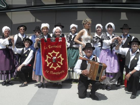 LO REVISCOL  DANSE POUR LE RELAIS DES  COUTURIERES